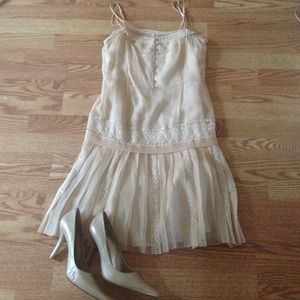 Beautiful Robert Rodriguez embroidered dress Beautiful Robert Rodriguez embroidered dress