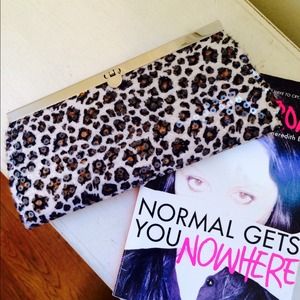 Leopard Print Sequin Clutch Wallet Leopard Print Sequin Clutch Wallet