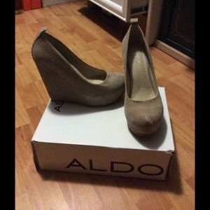 Aldo nude suede calcagni wedge Aldo nude suede calcagni wedge