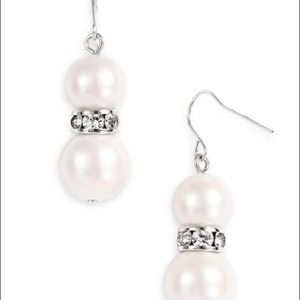 NWT! Kate Spade Metropolitan Pearls Drop Earrings NWT! Kate Spade Metropolitan Pearls Drop Earrings