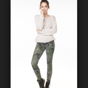 Brandy Melville Cameo leggings Brandy Melville Cameo leggings