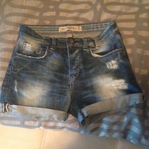 ♓️Zara ♓️Distressed Denim Highwaisted Shorts ♓️Zara ♓️Distressed Denim Highwaisted Shorts
