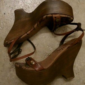 Cathy Jean wooden wedge 8 Cathy Jean wooden wedge 8