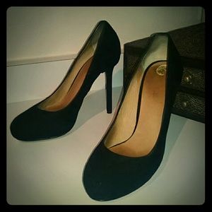 L.A.M.B. black closed toe pumps 9 L.A.M.B. black closed toe pumps 9