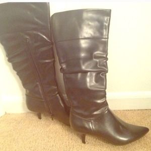 Black knee high slouchy boots 6.5 Black knee high slouchy boots 6.5