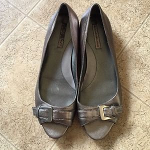 Bandolino Peep Toe Shoes size 8.5. New no box Bandolino Peep Toe Shoes size 8.5. New no box