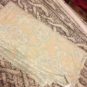 Anthropologie queen size bed skirt Anthropologie queen size bed skirt