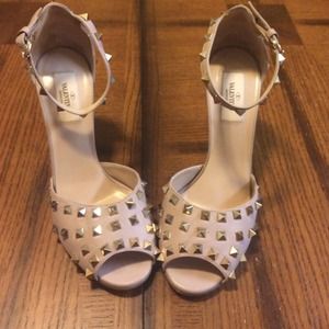 Valentino stud pumps Valentino stud pumps