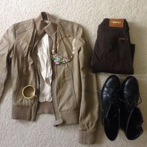 ⬇️Beautiful Zara leather moto/ bomber jacket! ⬇️Beautiful Zara leather moto/ bomber jacket!
