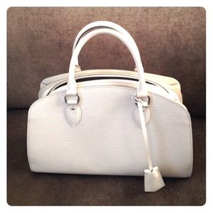 % authentic! Louis Vuitton Epi handbag % authentic! Louis Vuitton Epi handbag