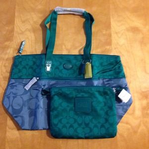 COACH SIGNATURE WEEKENDER COACH SIGNATURE WEEKENDER