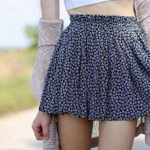Brandy Melville floral luma skirt Brandy Melville floral luma skirt