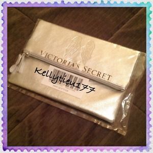 NWT!Victoria Secret limited edition silver clutch NWT!Victoria Secret limited edition silver clutch