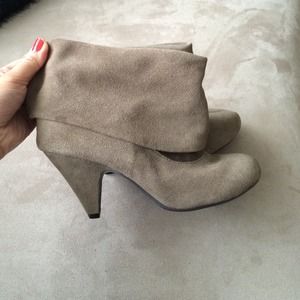 Steve Madden taupe booties. Steve Madden taupe booties.