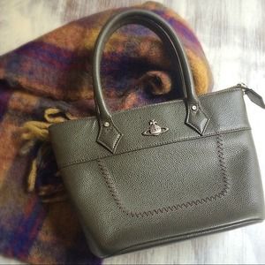 Vivienne Westwood Handbags - Vivienne Westwood 👑 leather purse Vivienne Westwood Handbags - Vivienne Westwood 👑 leather purse