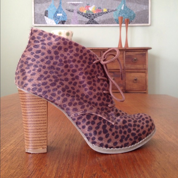 71% off Old Navy Shoes - ðSOLDð Old Navy Animal Print Boots from ...