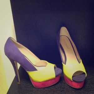 Size 6.5 us high heel for a fun night ! Size 6.5 us high heel for a fun night !
