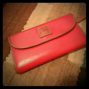 Dooney and Bourke Continental Clutch Dooney and Bourke Continental Clutch