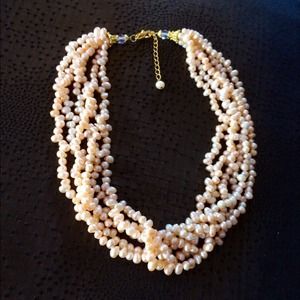 GENUINE FRESHWATER PEARL NECKLACE. GENUINE FRESHWATER PEARL NECKLACE.