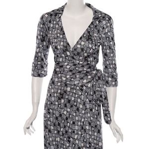 Diane von Furstenberg Dresses & Skirts - ♻️DVF Wrap Dress Diane von Furstenberg Dresses & Skirts - ♻️DVF Wrap Dress