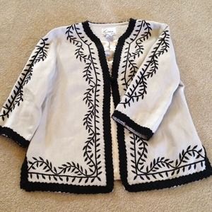 ⚡️️️️️️️SALE Vintage linen jacket w/ black detail ⚡️️️️️️️SALE Vintage linen jacket w/ black detail