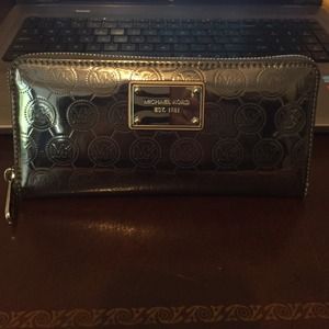 Michael Kors zip around wallet Michael Kors zip around wallet