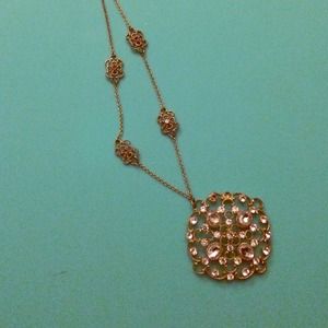Gold rhinestoned detailed necklace! Gold rhinestoned detailed necklace!