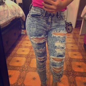 Destroyed skinny jeans Destroyed skinny jeans