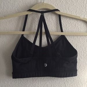 LULULEMON BREATHE SPORTS BRA BLACK SIZE 2 LULULEMON BREATHE SPORTS BRA BLACK SIZE 2