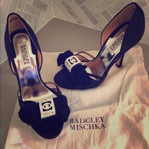 Badgley Mischka 7M black satin & velvet heels NWT Badgley Mischka 7M black satin & velvet heels NWT