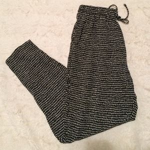 New Forever 21 Geometric prints Harem Pants New Forever 21 Geometric prints Harem Pants