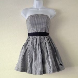 Abercrombie & Fitch Dresses & Skirts - Strapless, striped Abercrombie & Fitch dress Abercrombie & Fitch Dresses & Skirts - Strapless, striped Abercrombie & Fitch dress
