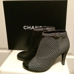 ๏ฏAuthentic CHANEL 2 Tones Grey Black Ankle Boots ๏ฏAuthentic CHANEL 2 Tones Grey Black Ankle Boots