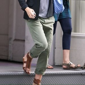 Current Elliott The Captain chino in Army Green 28 Current Elliott The Captain chino in Army Green 28