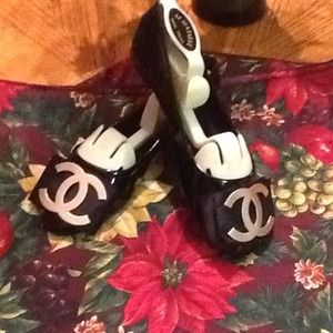 Black patten leather ballerina slippers Black patten leather ballerina slippers