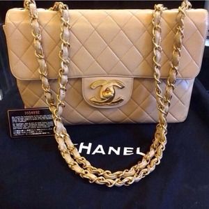AUTHENTIC Classic CHANEL jumbo maxi flap NUDE AUTHENTIC Classic CHANEL jumbo maxi flap NUDE