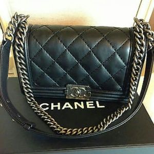 Chanel le boy black Chanel le boy black