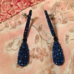 Bright turquoise blue earrings Bright turquoise blue earrings