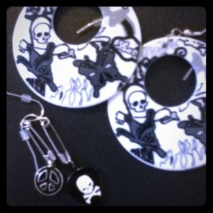 Claire's Jewelry - Skull punk earring bundle Claire's Jewelry - Skull punk earring bundle