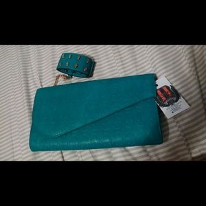 Skulls clutch with bracelet nwt Skulls clutch with bracelet nwt