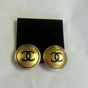 Vintage clip on Chanel earrings Vintage clip on Chanel earrings