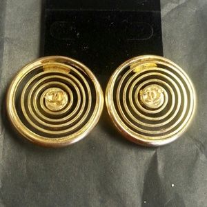Vintage Chanel swirly clip-on Vintage Chanel swirly clip-on