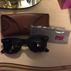 Ray-Ban Wayfarer Sunglasses Ray-Ban Wayfarer Sunglasses