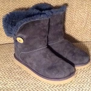UGG BAILEY BUTTON BLUE BOOTS GIRLS YOUTH sz 2 MINT UGG BAILEY BUTTON BLUE BOOTS GIRLS YOUTH sz 2 MINT