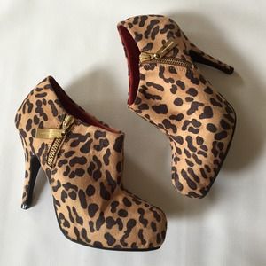 Christian Siriano Shoes - Christian Siriano Leopard Print Booties Christian Siriano Shoes - Christian Siriano Leopard Print Booties