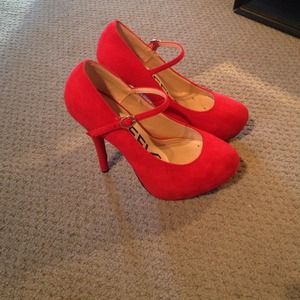 traffic Shoes - Gorgeous red heels! Red!! traffic Shoes - Gorgeous red heels! Red!!