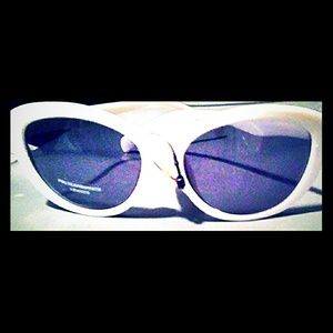 Mod white cat eye sunglasses Mod white cat eye sunglasses