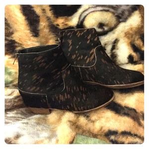 80%20 Fur, printed casual booties. 80%20 Fur, printed casual booties.