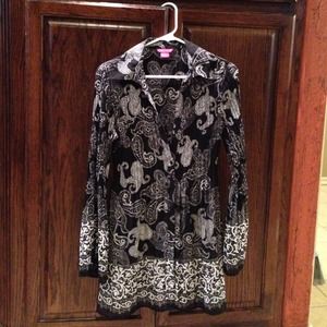 Sunny Leigh Tops - Blk with white colors. Great with leggings Sunny Leigh Tops - Blk with white colors. Great with leggings