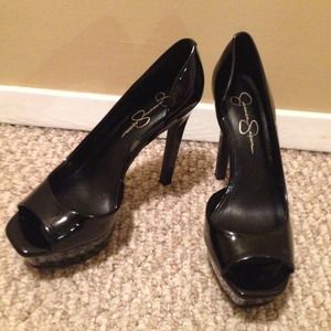 Black patent leather Jessica Simpson Platform heel Black patent leather Jessica Simpson Platform heel